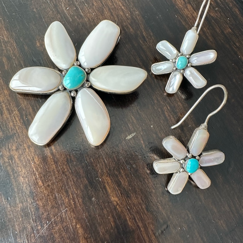 Mother of Pearl& Turquoise Floral Jewelry Set.